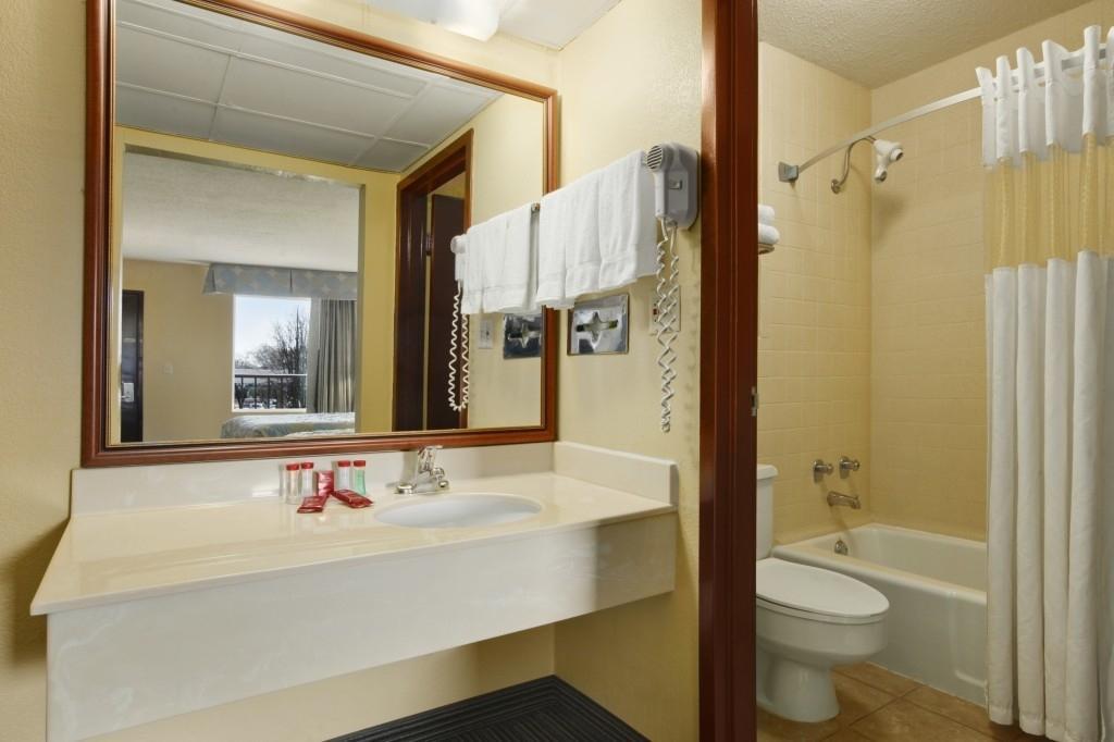 รามาดา บาย วินด์แฮม หลุยส์วิลล์ นอร์ท Hotel ห้อง รูปภาพ